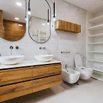 Hirundo- With Saunas And Hot Tub Willa Sela pri Dobovi