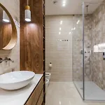 Hirundo- With Saunas And Hot Tub