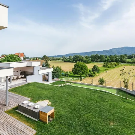 Villa Hirundo- With Saunas And Hot Tub *