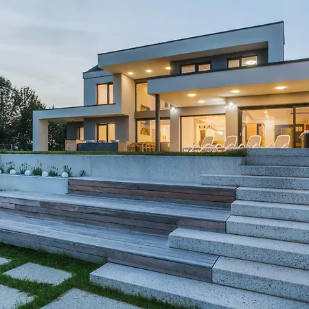 Hirundo- With Saunas And Hot Tub * Sela pri Dobovi