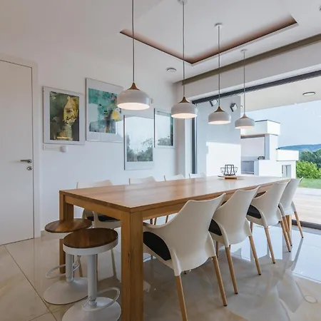 Hirundo- With Saunas And Hot Tub