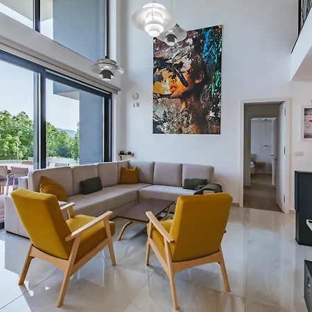 Hirundo- With Saunas And Hot Tub Villa *