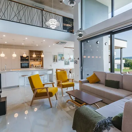 Hirundo- With Saunas And Hot Tub * Sela pri Dobovi