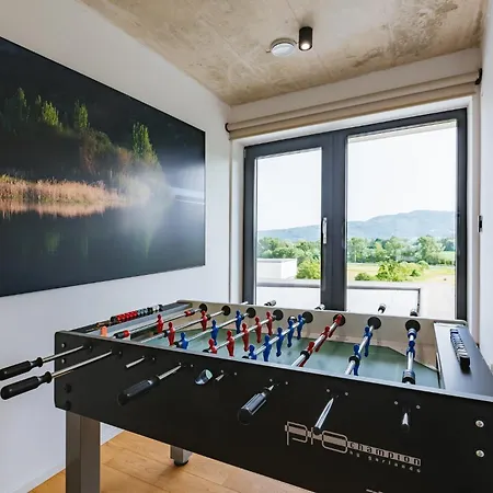 Hirundo- With Saunas And Hot Tub Villa *