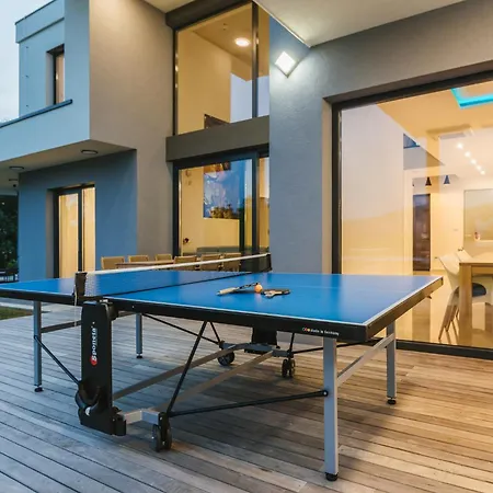 Hirundo- With Saunas And Hot Tub Sela pri Dobovi