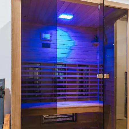 Hirundo- With Saunas And Hot Tub Sela pri Dobovi