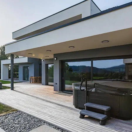 Hirundo- With Saunas And Hot Tub