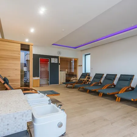 Hirundo- With Saunas And Hot Tub Sela pri Dobovi