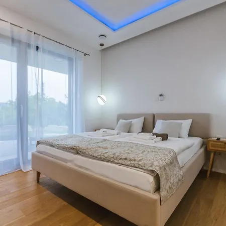 Hirundo- With Saunas And Hot Tub * Sela pri Dobovi