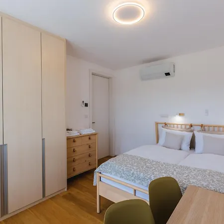 Villa Hirundo- With Saunas And Hot Tub *