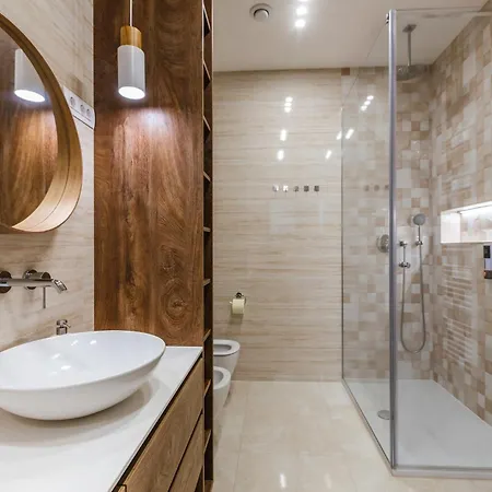 Hirundo- With Saunas And Hot Tub