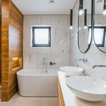 Villa Hirundo- With Saunas And Hot Tub *