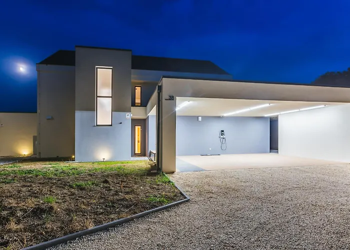 Hirundo- With Saunas And Hot Tub 别墅