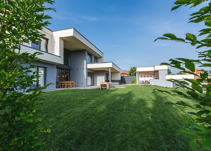 Hirundo- With Saunas And Hot Tub *