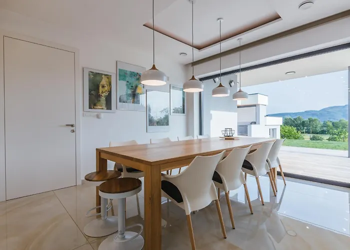 Hirundo- With Saunas And Hot Tub