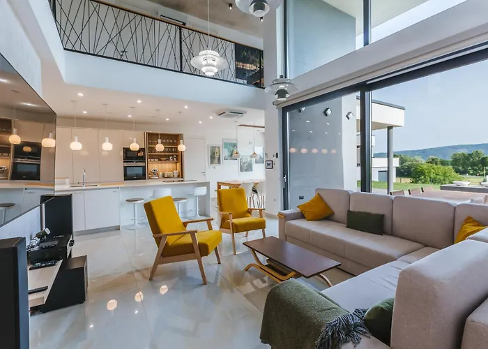 Hirundo- With Saunas And Hot Tub * Sela pri Dobovi