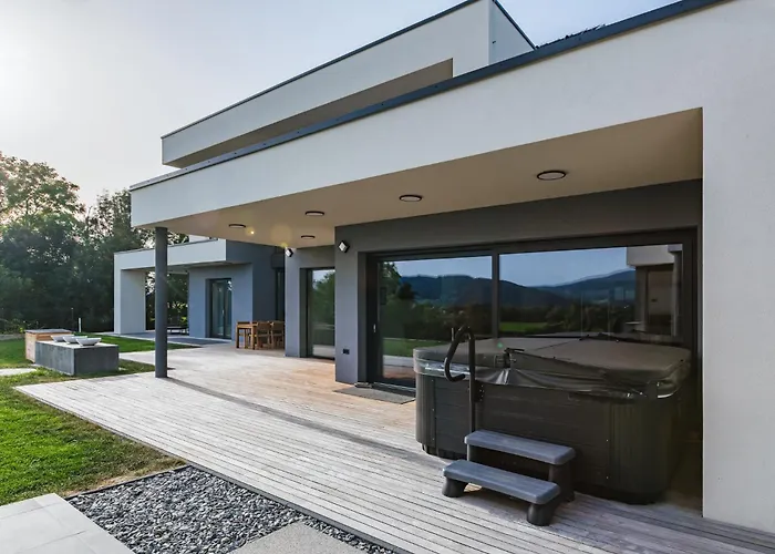 Hirundo- With Saunas And Hot Tub