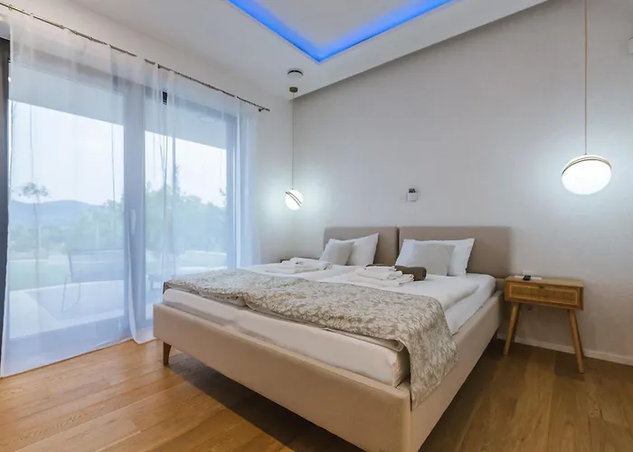 Hirundo- With Saunas And Hot Tub * Sela pri Dobovi