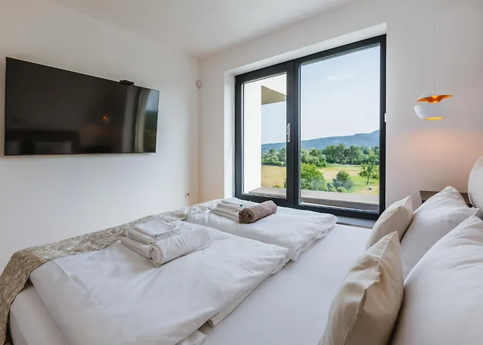 Hirundo- With Saunas And Hot Tub ヴィラ *