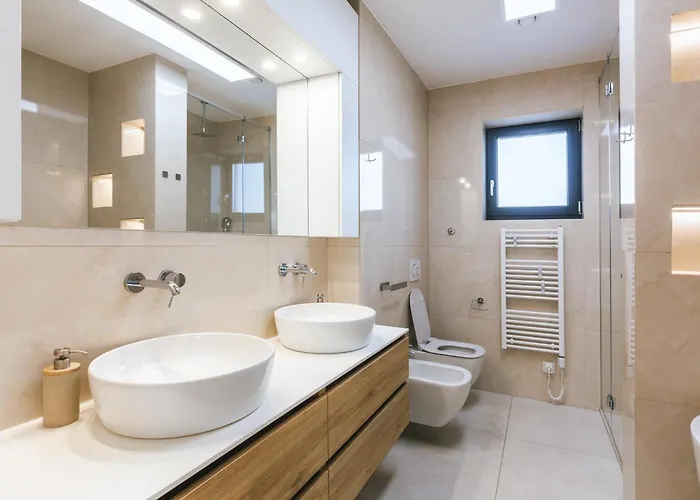 Hirundo- With Saunas And Hot Tub