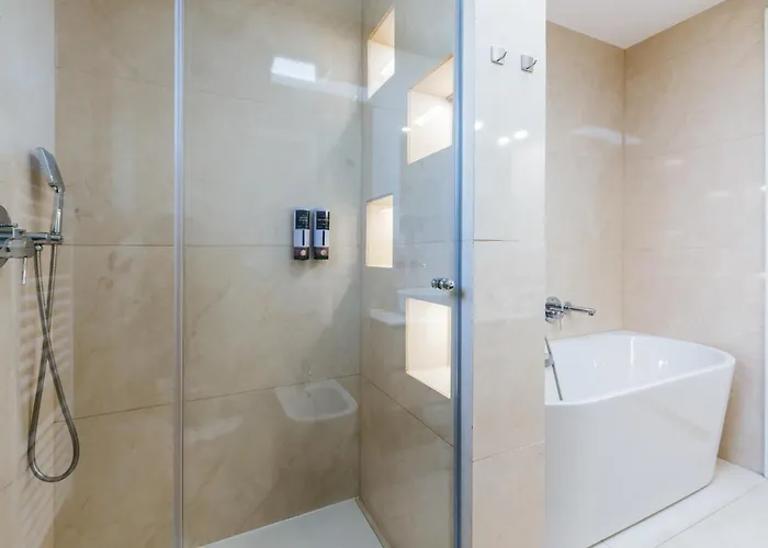 Hirundo- With Saunas And Hot Tub 别墅